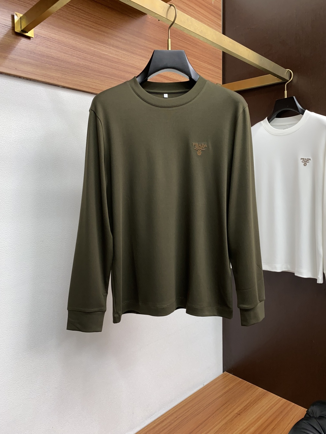 普拉达 2025最新爆款早秋长袖打底出货 欧美热销单品！精选意大利🇮🇹进口双面羊绒棉面料舒适柔软搭配最新