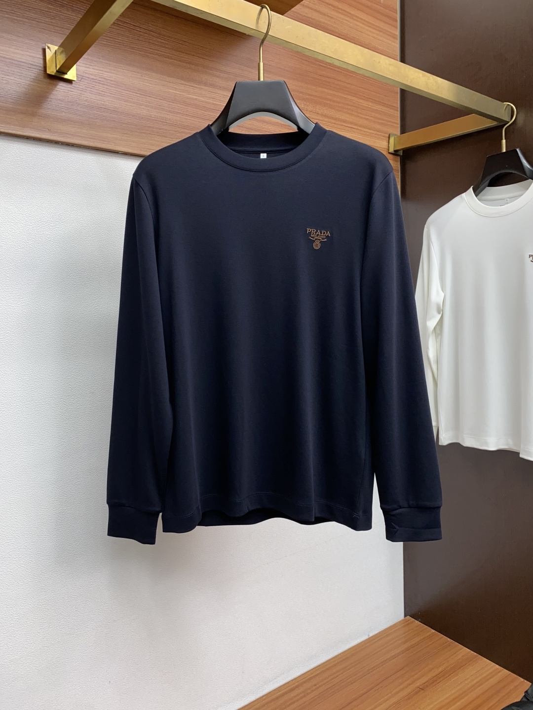 普拉达 2025最新爆款早秋长袖打底出货 欧美热销单品！精选意大利🇮🇹进口双面羊绒棉面料舒适柔软搭配最新