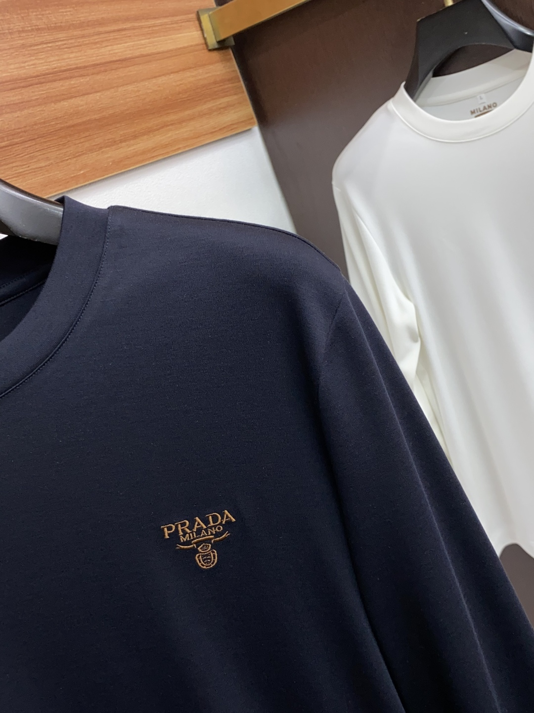 普拉达 2025最新爆款早秋长袖打底出货 欧美热销单品！精选意大利🇮🇹进口双面羊绒棉面料舒适柔软搭配最新