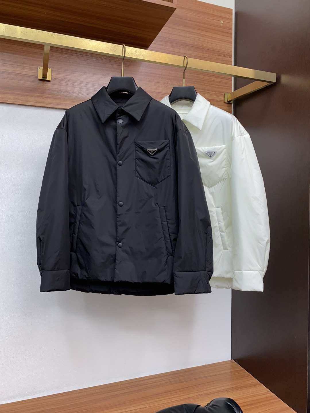 普拉达 2025年秋冬新款 官网 高端原厂代工出品，官方经典王牌单品！最新棉衣夹克外套 多明星穿搭示范款