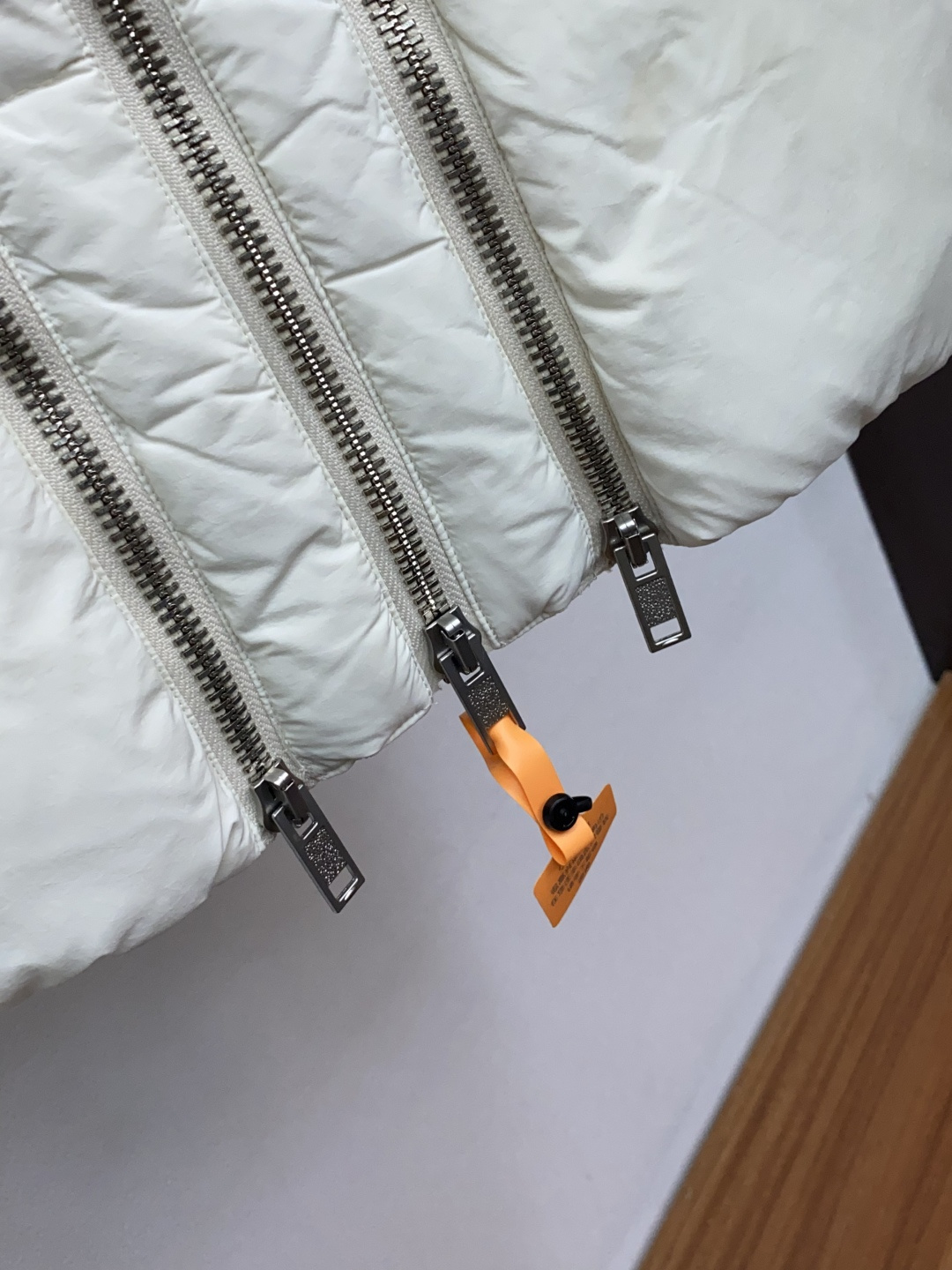 蒙口 秋冬新款拼接羽绒服 原版1:1订制五金配件全进口原版定制 欢迎专柜对比 绝对的高品质 采用顶级90