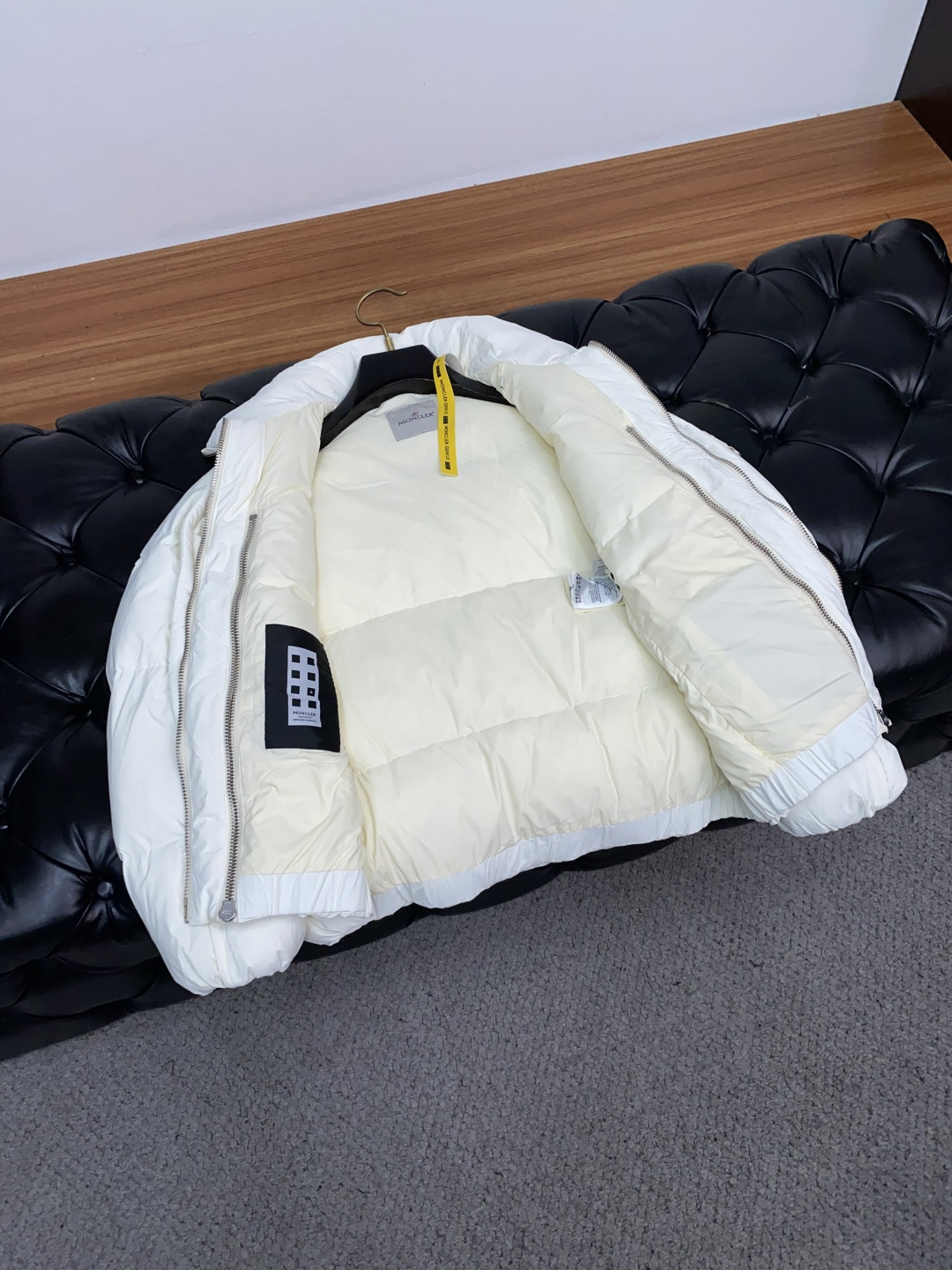 蒙口 秋冬新款拼接羽绒服 原版1:1订制五金配件全进口原版定制 欢迎专柜对比 绝对的高品质 采用顶级90