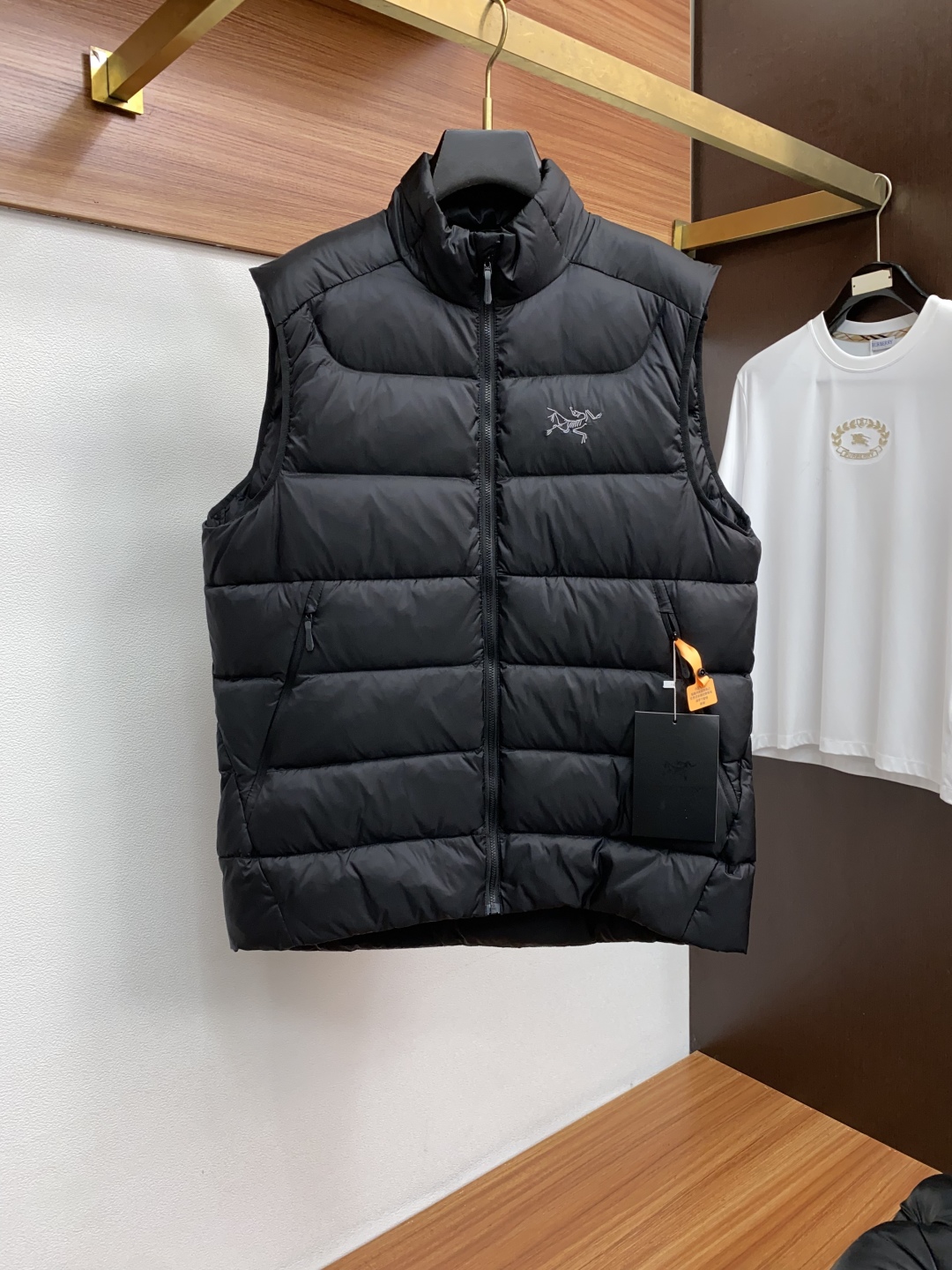 Gilet Arcteryx Noir en Duvet Léger pour Homme et Femme - Collection 2025