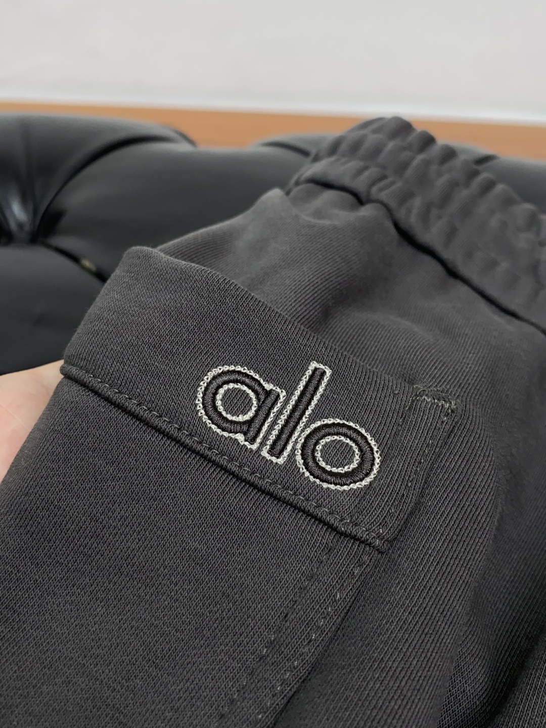 alo 2025SS早秋冬新品 加厚面料男士运动商务休闲裤 每季必出的类型，无需质疑的热卖王牌单品，亚黑