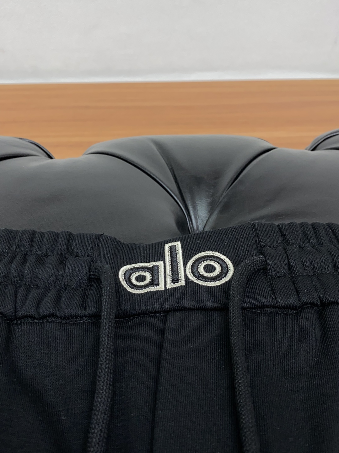 alo 2025SS早秋冬新品 加厚面料男士运动户外休闲裤 每季必出的类型，无需质疑的热卖王牌单品，亚黑