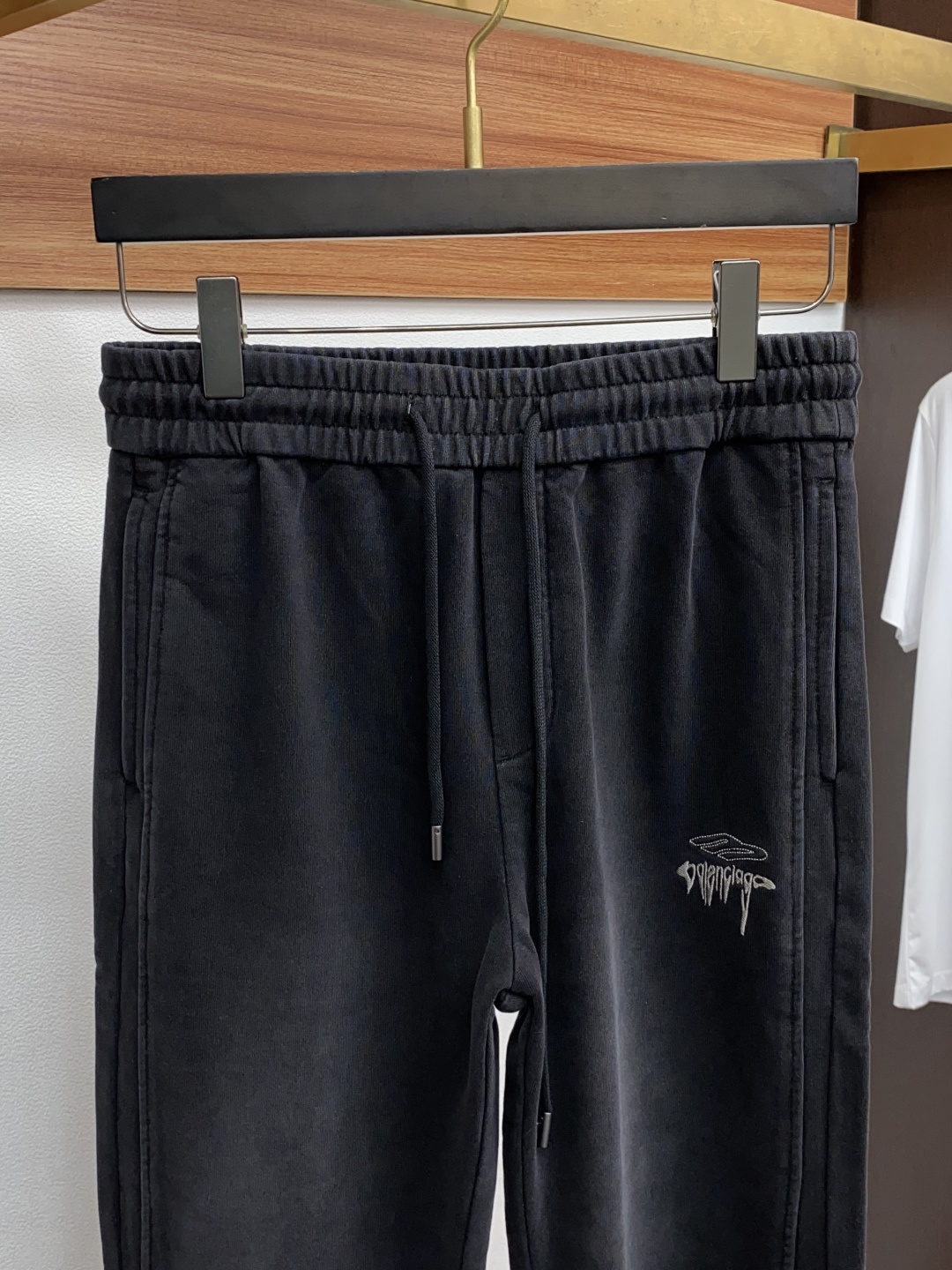 巴黎世家 2025SS早秋冬新品 加厚面料男士运动休闲裤 每季必出的类型，无需质疑的热卖王牌单品，水洗灰