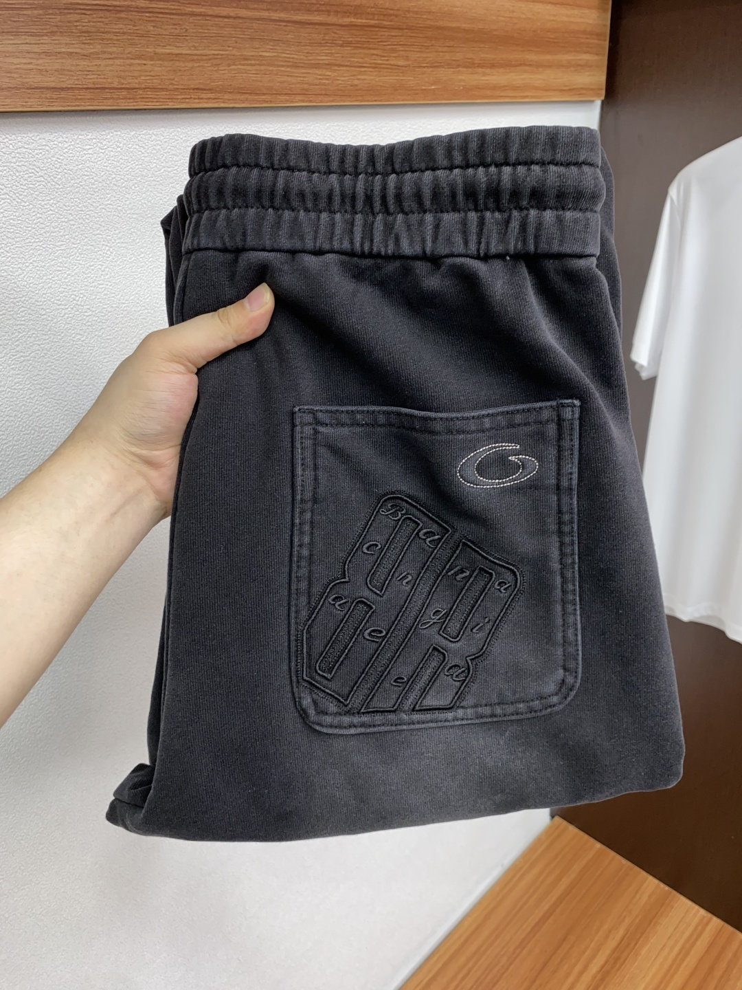 巴黎世家 2025SS早秋冬新品 加厚面料男士运动休闲裤 每季必出的类型，无需质疑的热卖王牌单品，水洗灰