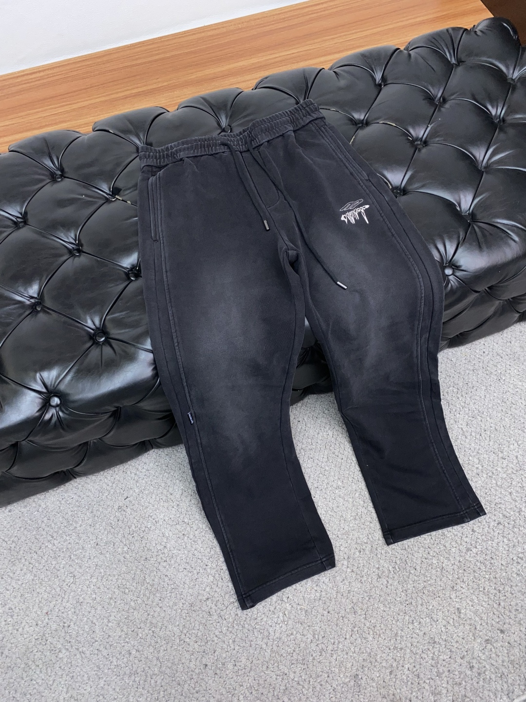 巴黎世家 2025SS早秋冬新品 加厚面料男士运动休闲裤 每季必出的类型，无需质疑的热卖王牌单品，水洗灰