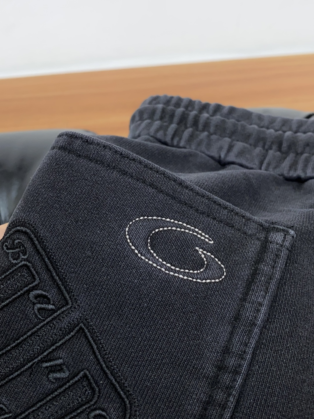 巴黎世家 2025SS早秋冬新品 加厚面料男士运动休闲裤 每季必出的类型，无需质疑的热卖王牌单品，水洗灰