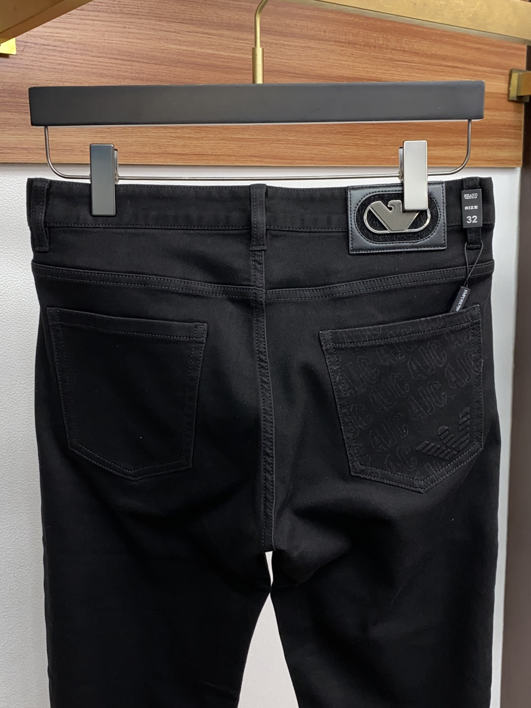 阿玛尼 25ss秋冬 新款 男士小直筒原单 牛仔裤 秋冬新款超柔软，弹力面料，复杂的手工艺叠加，任何一个