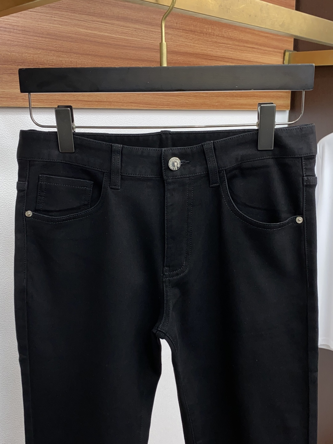 阿玛尼 25ss秋冬 新款 男士小直筒原单 牛仔裤 秋冬新款超柔软，弹力面料，复杂的手工艺叠加，任何一个