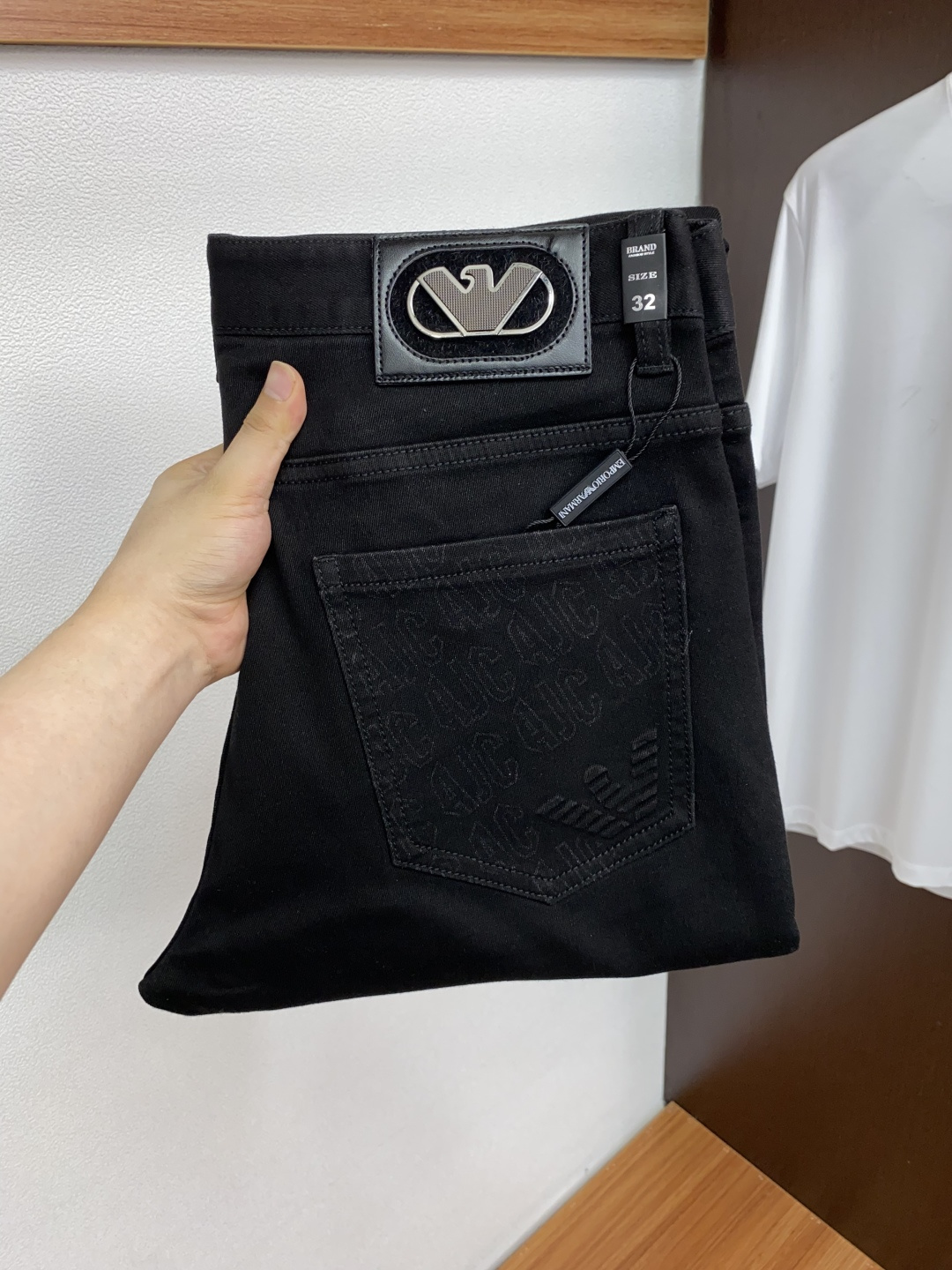 阿玛尼 25ss秋冬 新款 男士小直筒原单 牛仔裤 秋冬新款超柔软，弹力面料，复杂的手工艺叠加，任何一个