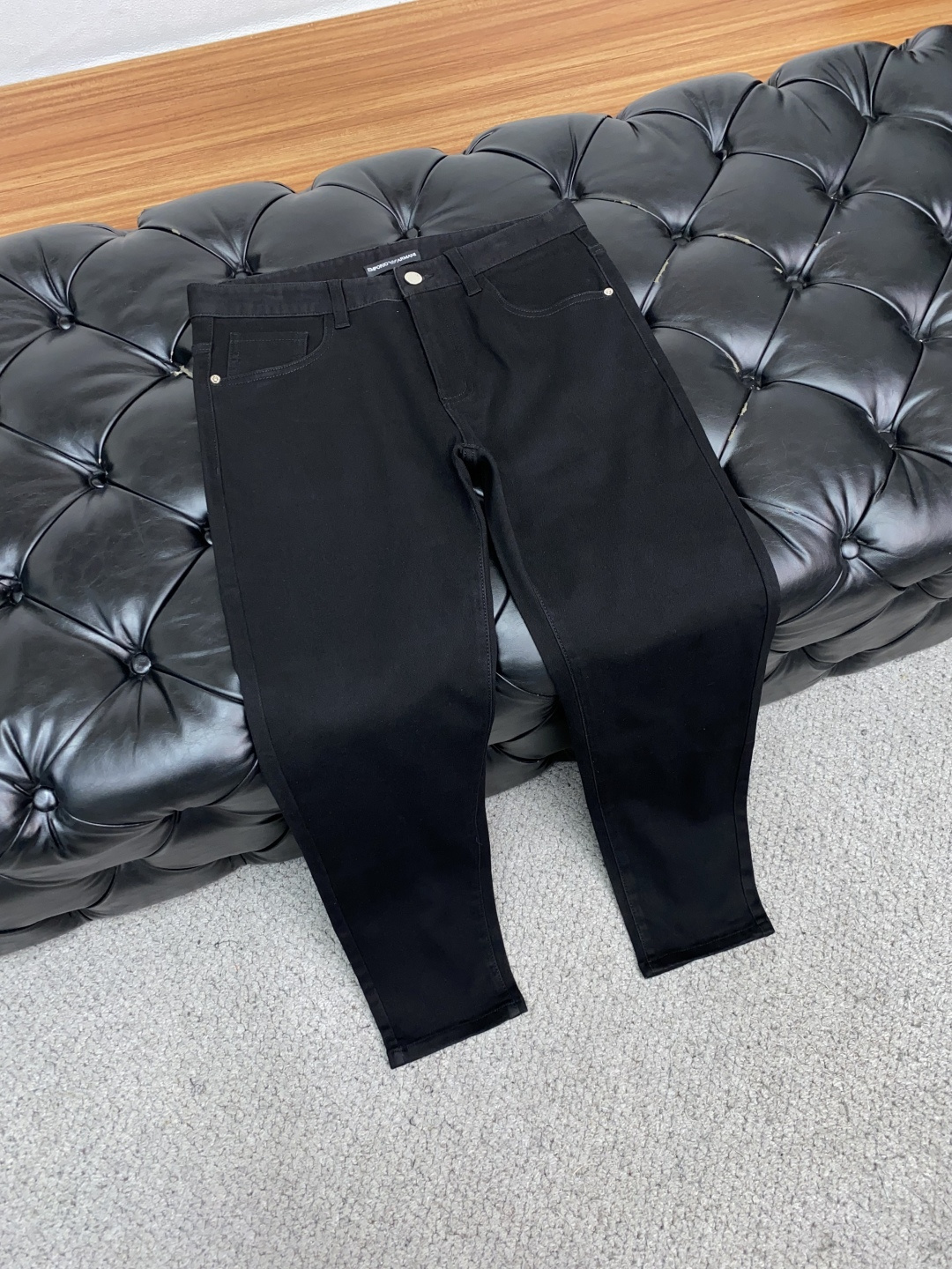 阿玛尼 25ss秋冬 新款 男士小直筒原单 牛仔裤 秋冬新款超柔软，弹力面料，复杂的手工艺叠加，任何一个