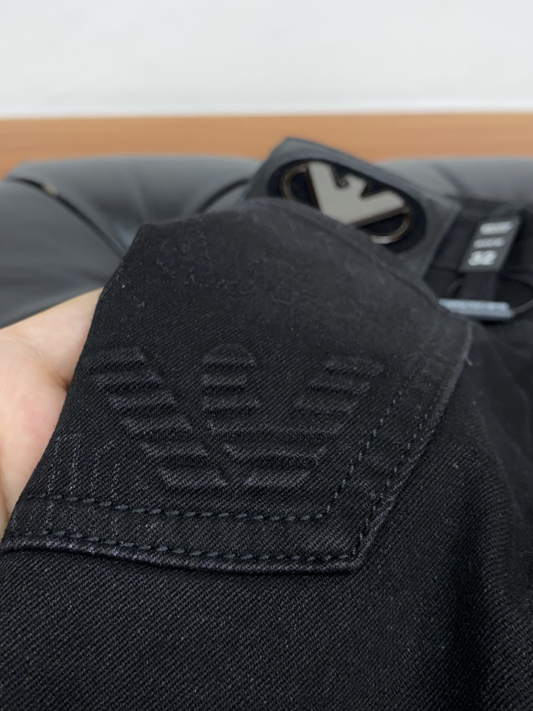 阿玛尼 25ss秋冬 新款 男士小直筒原单 牛仔裤 秋冬新款超柔软，弹力面料，复杂的手工艺叠加，任何一个