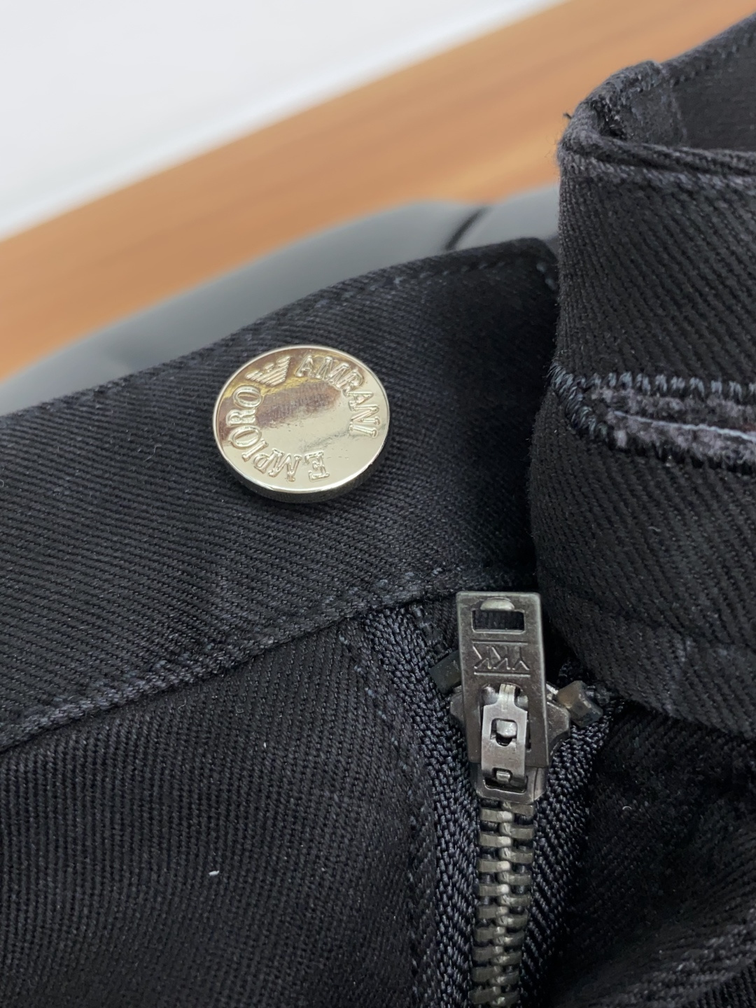 阿玛尼 25ss秋冬 新款 男士小直筒原单 牛仔裤 秋冬新款超柔软，弹力面料，复杂的手工艺叠加，任何一个