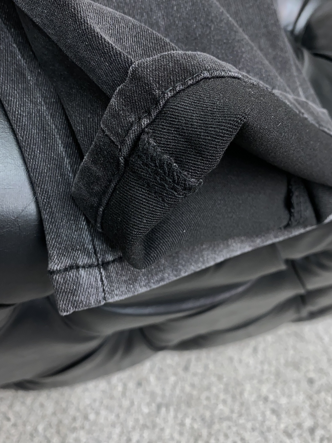 芬迪 25ss秋冬 新款 男士小直筒原单 牛仔裤 秋冬新款超柔软，弹力面料，复杂的手工艺叠加，任何一个洗