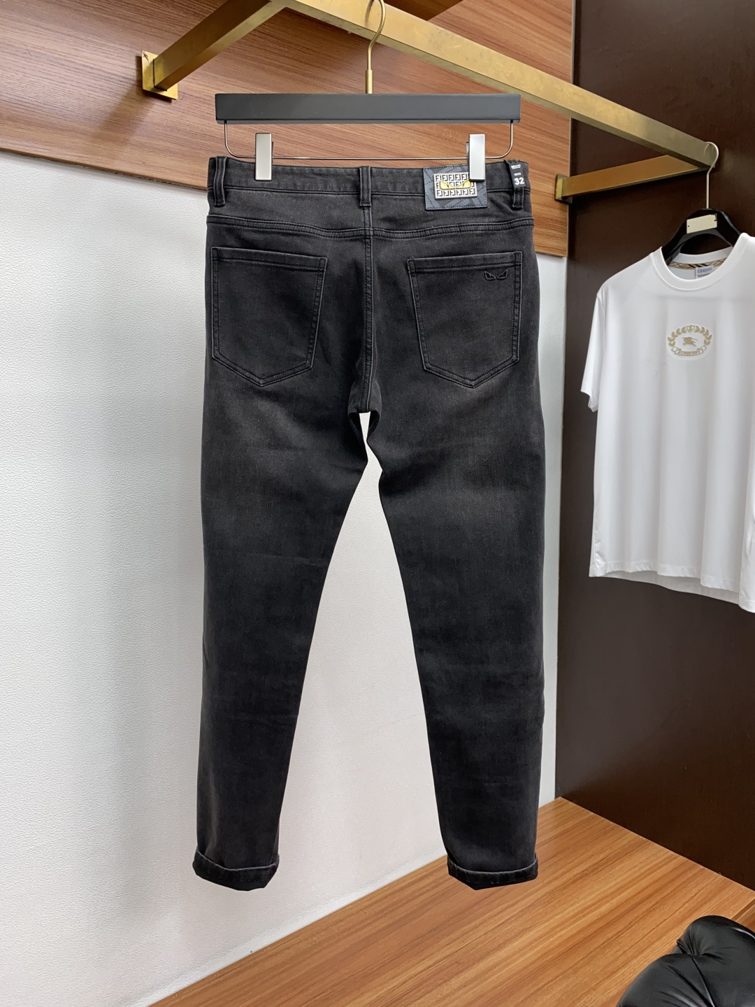 芬迪 25ss秋冬 新款 男士小直筒原单 牛仔裤 秋冬新款超柔软，弹力面料，复杂的手工艺叠加，任何一个洗