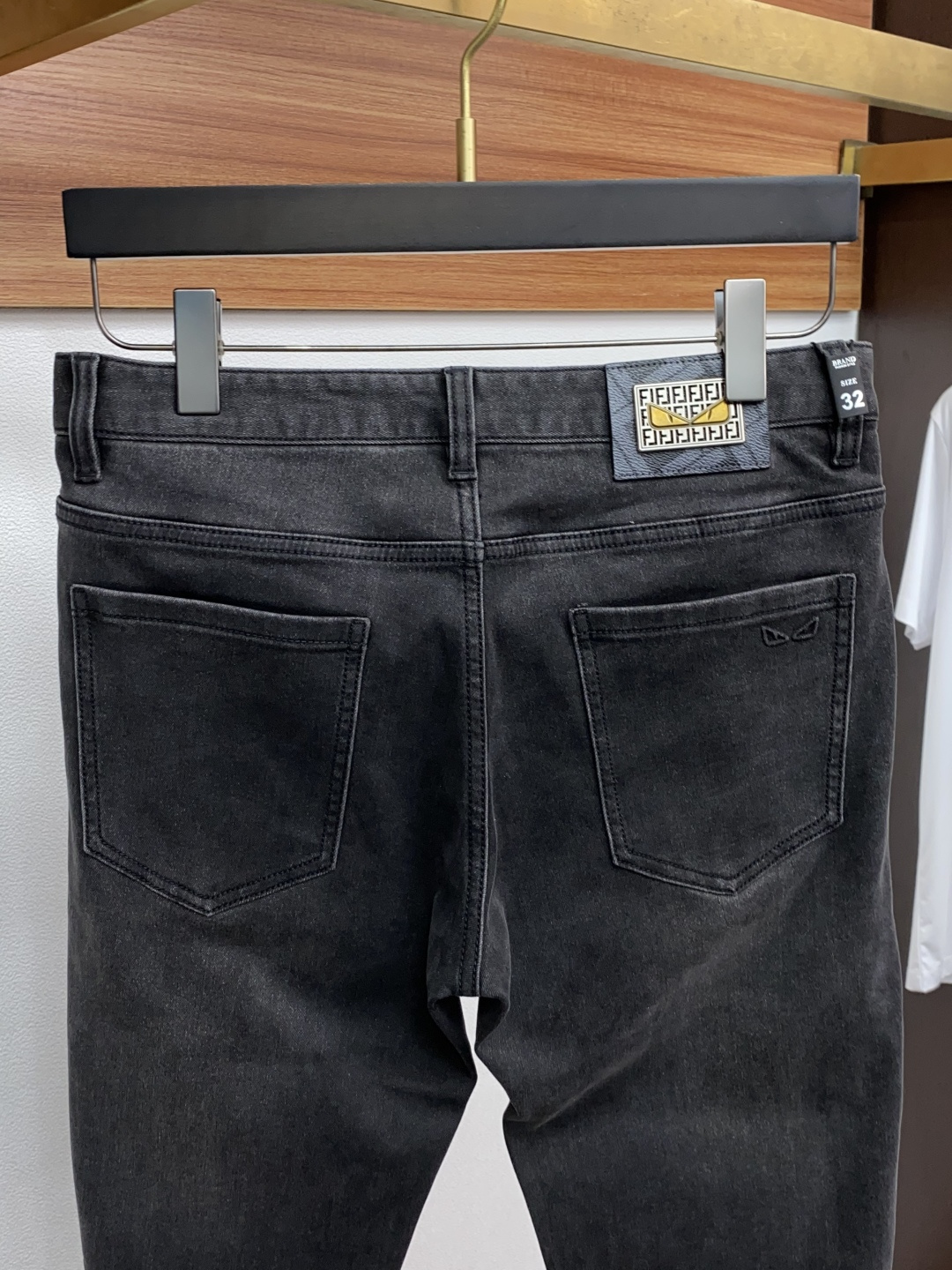 芬迪 25ss秋冬 新款 男士小直筒原单 牛仔裤 秋冬新款超柔软，弹力面料，复杂的手工艺叠加，任何一个洗