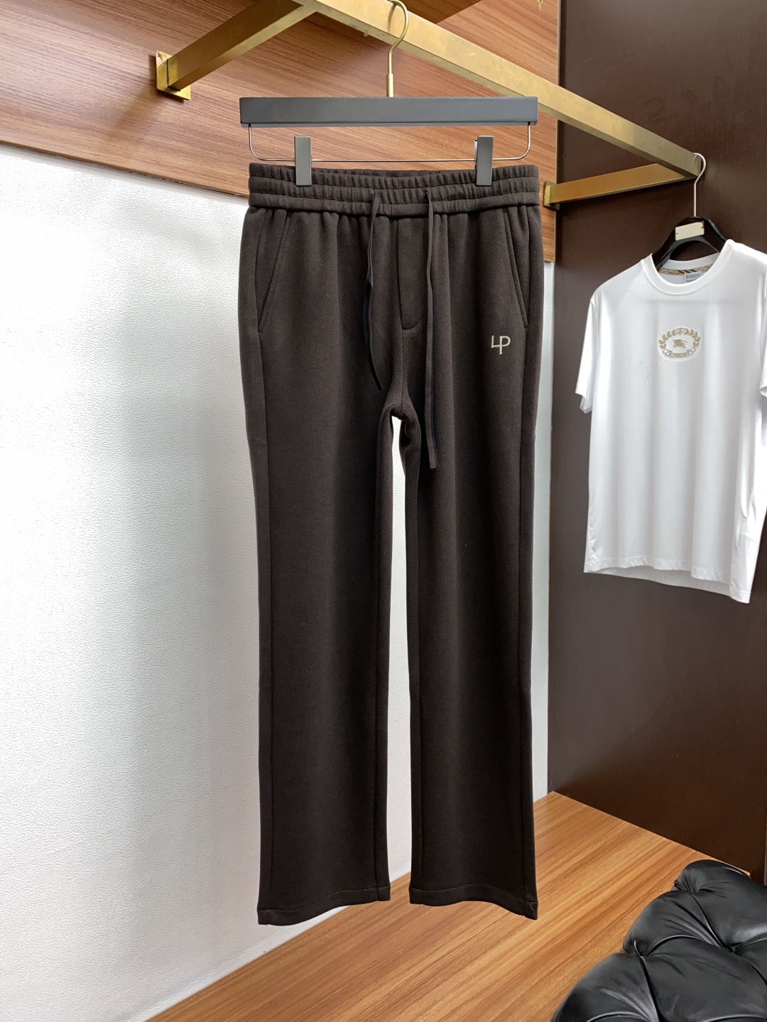 lP🆕 SS早秋冬新品 加厚面料男士商务运动休闲裤 每季必出的类型，无需质疑的热卖王牌单品，亚黑符合四季