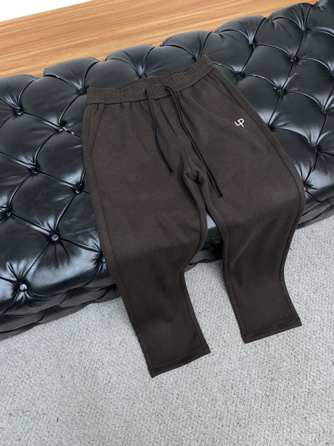 lP🆕 SS早秋冬新品 加厚面料男士商务运动休闲裤 每季必出的类型，无需质疑的热卖王牌单品，亚黑符合四季