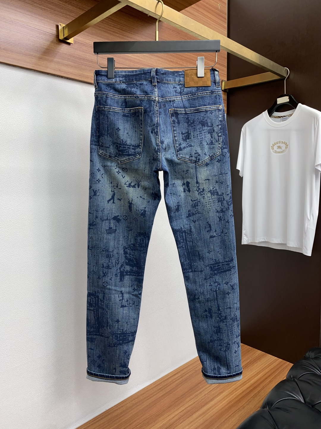 1v 路易威登 25ss秋冬 新款 男士小直筒原单 牛仔裤 秋冬新款超柔软，弹力面料，复杂的手工艺叠加，