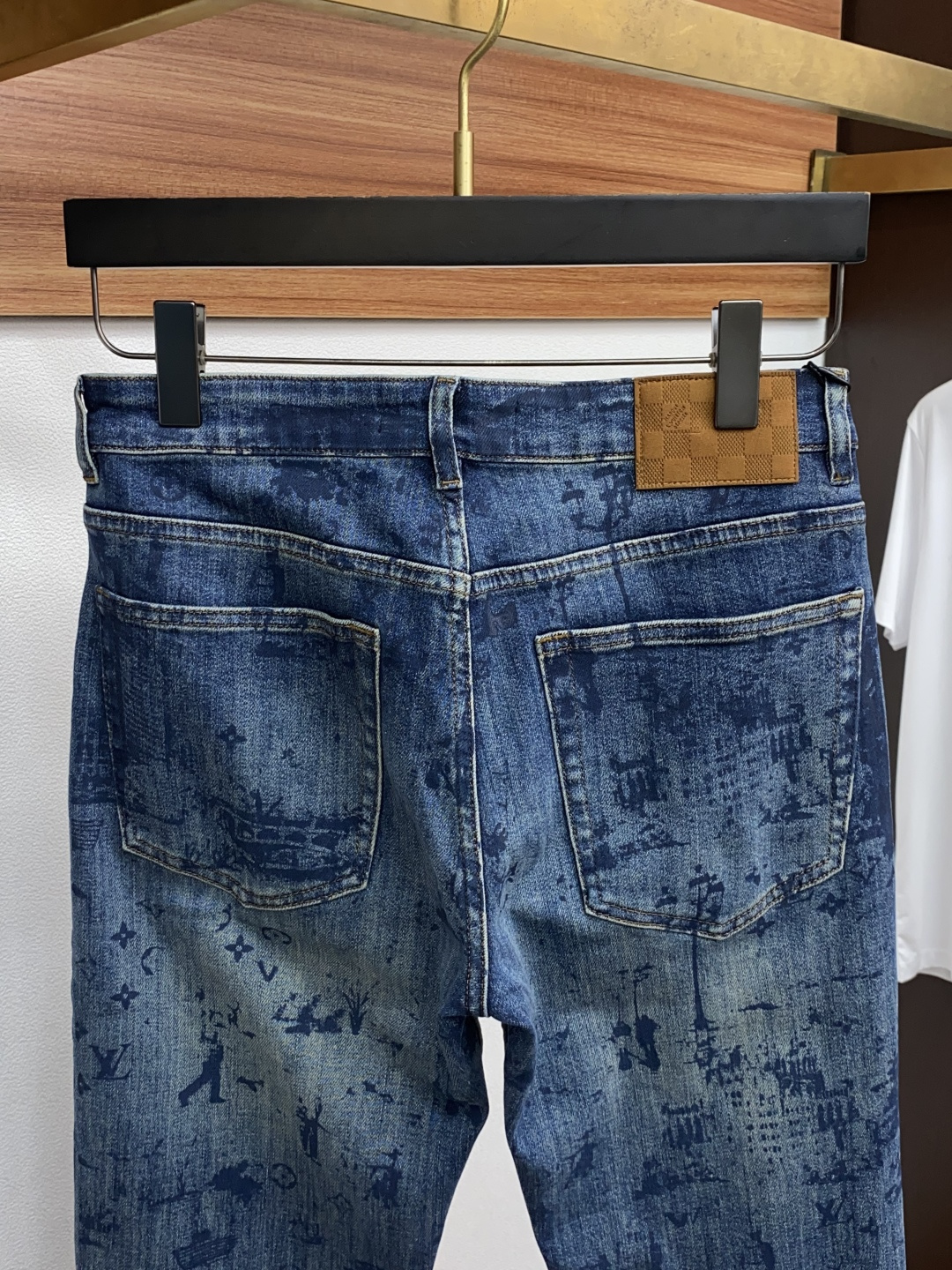 1v 路易威登 25ss秋冬 新款 男士小直筒原单 牛仔裤 秋冬新款超柔软，弹力面料，复杂的手工艺叠加，