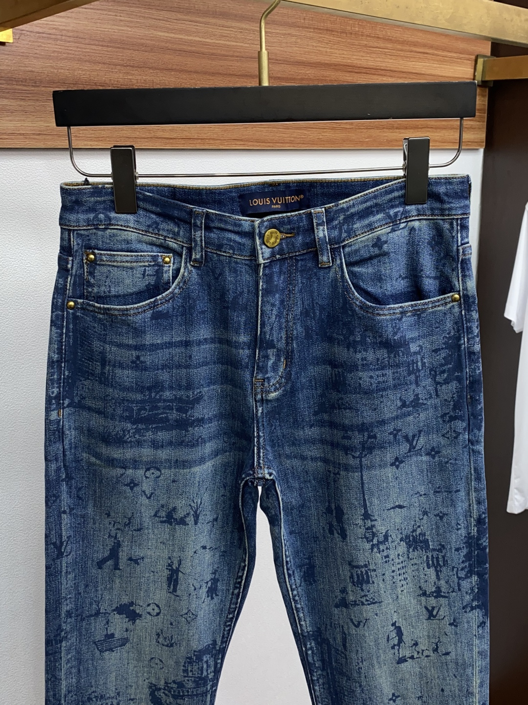 1v 路易威登 25ss秋冬 新款 男士小直筒原单 牛仔裤 秋冬新款超柔软，弹力面料，复杂的手工艺叠加，