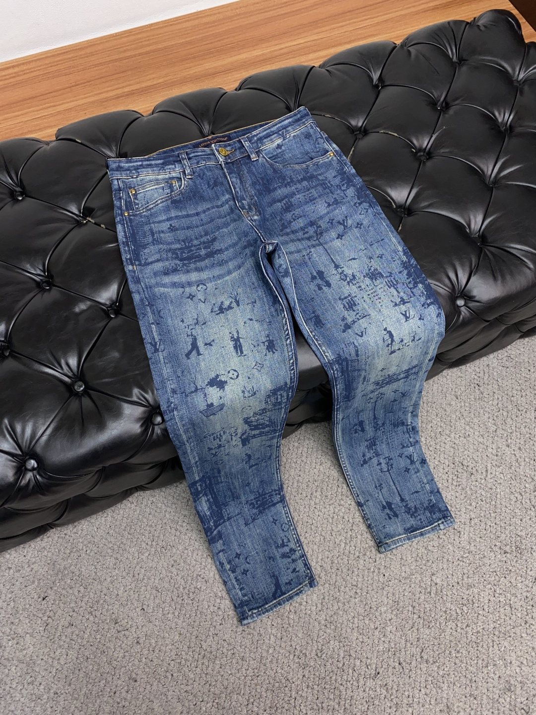 1v 路易威登 25ss秋冬 新款 男士小直筒原单 牛仔裤 秋冬新款超柔软，弹力面料，复杂的手工艺叠加，