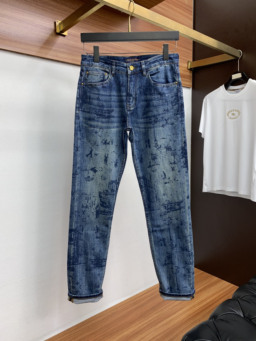 1v 路易威登 25ss秋冬 新款 男士小直筒原单 牛仔裤 秋冬新款超柔软，弹力面料，复杂的手工艺叠加，