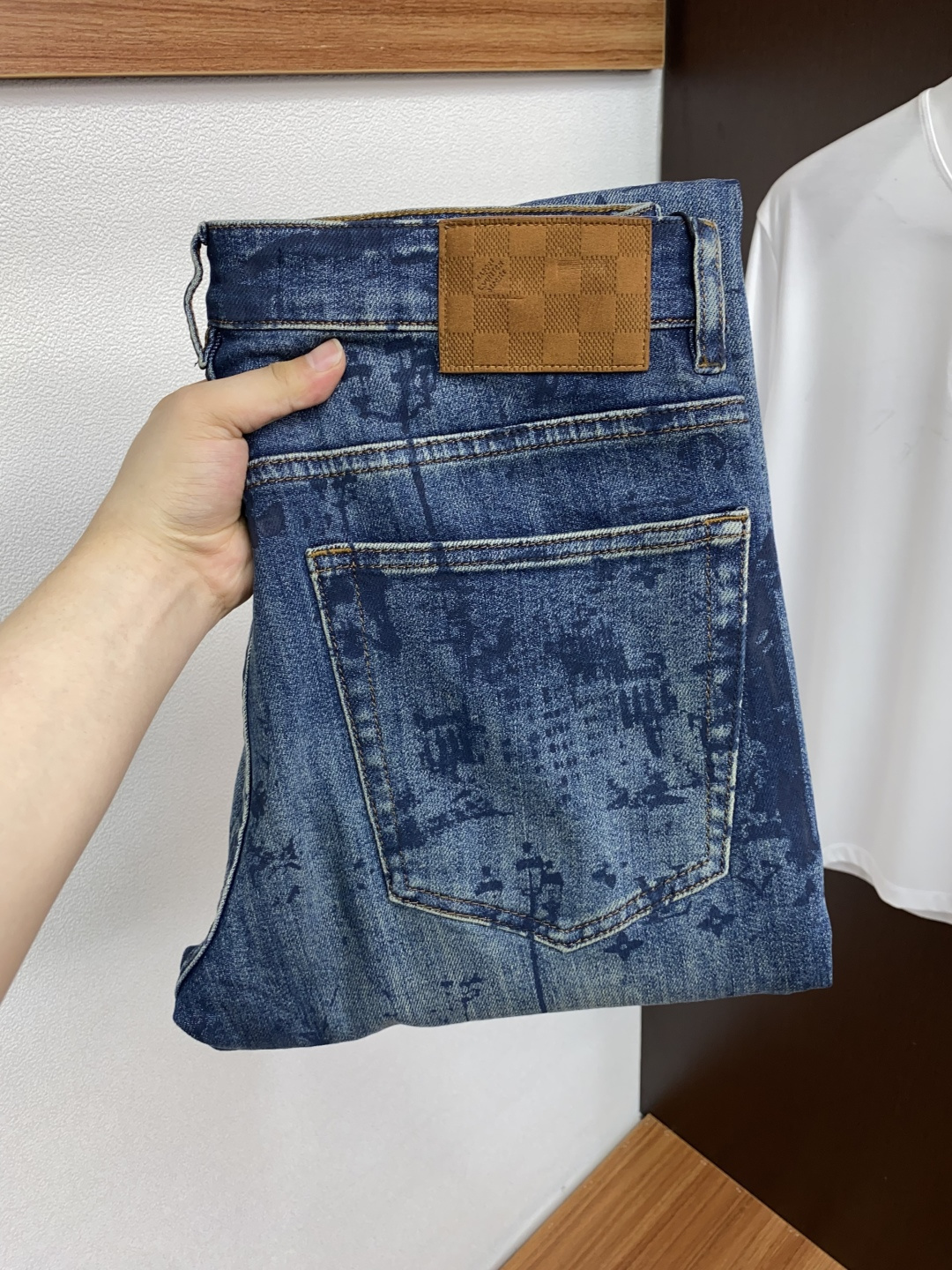 1v 路易威登 25ss秋冬 新款 男士小直筒原单 牛仔裤 秋冬新款超柔软，弹力面料，复杂的手工艺叠加，