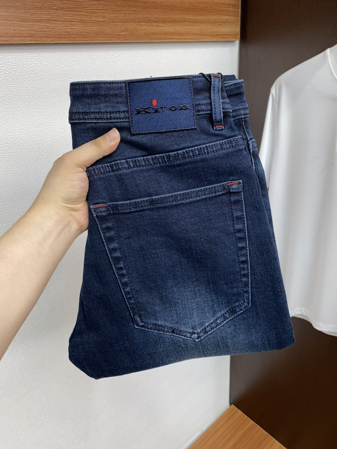 kiton 25ss秋冬 新款 男士小直筒原单 牛仔裤 秋冬新款超柔软，弹力面料，复杂的手工艺叠加，任何