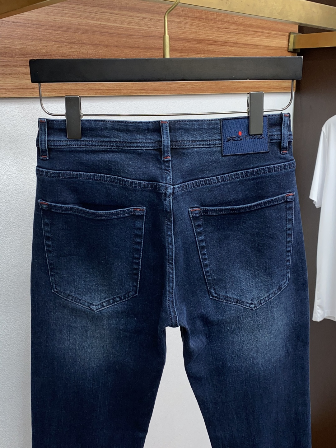 kiton 25ss秋冬 新款 男士小直筒原单 牛仔裤 秋冬新款超柔软，弹力面料，复杂的手工艺叠加，任何