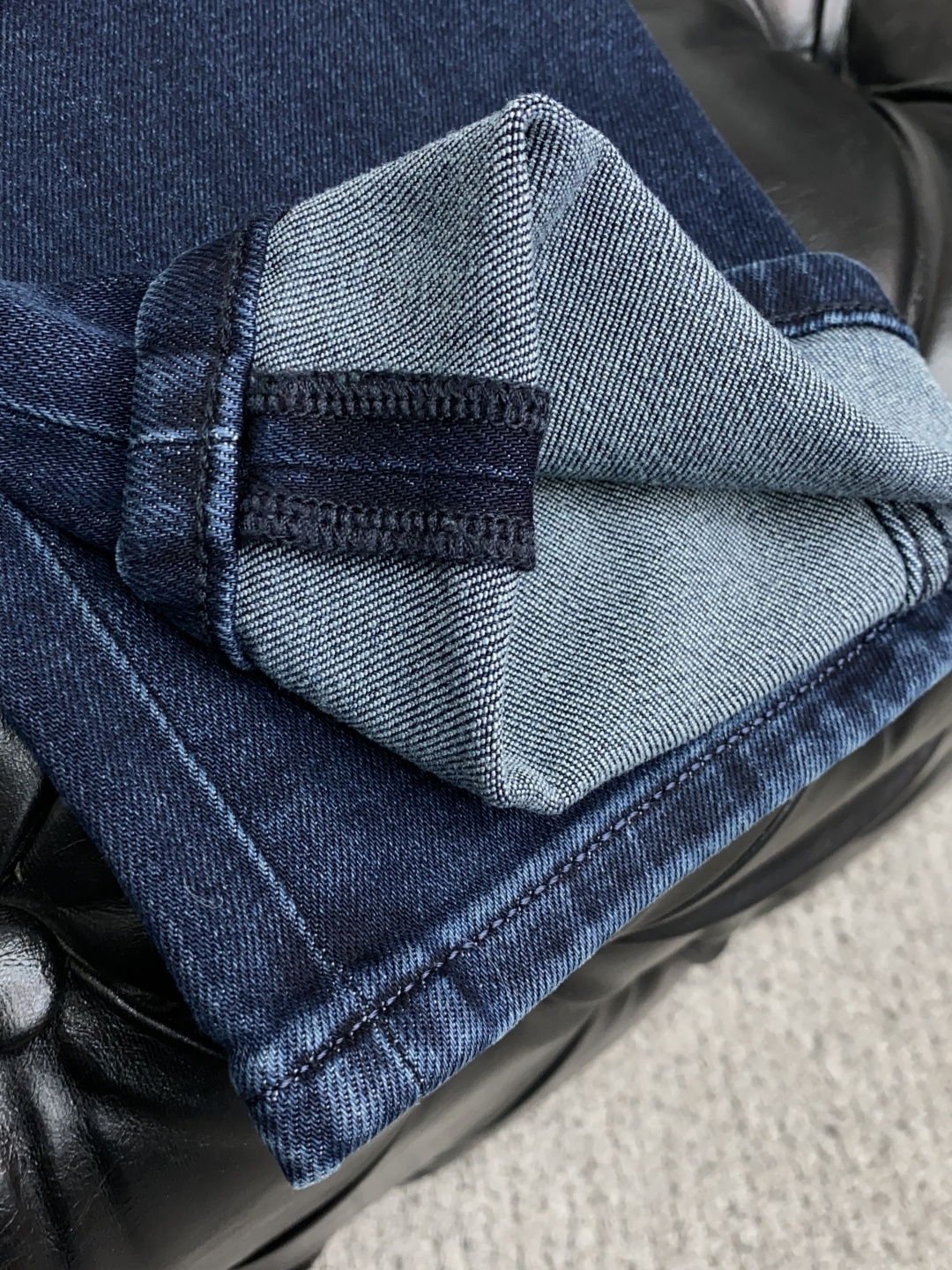 kiton 25ss秋冬 新款 男士小直筒原单 牛仔裤 秋冬新款超柔软，弹力面料，复杂的手工艺叠加，任何