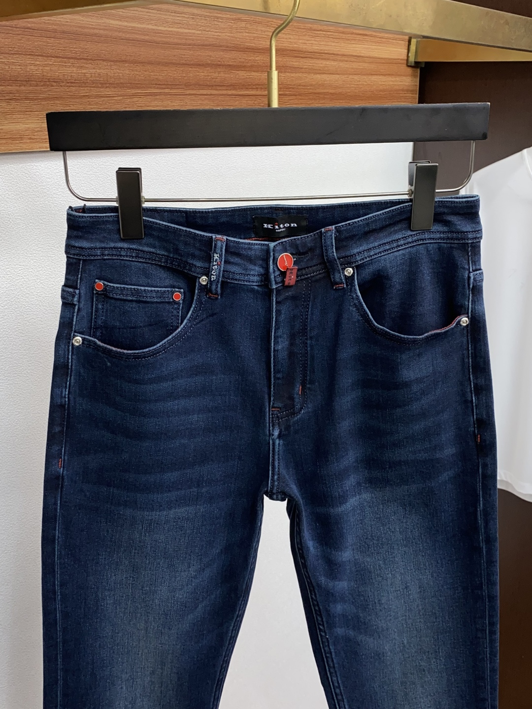 kiton 25ss秋冬 新款 男士小直筒原单 牛仔裤 秋冬新款超柔软，弹力面料，复杂的手工艺叠加，任何