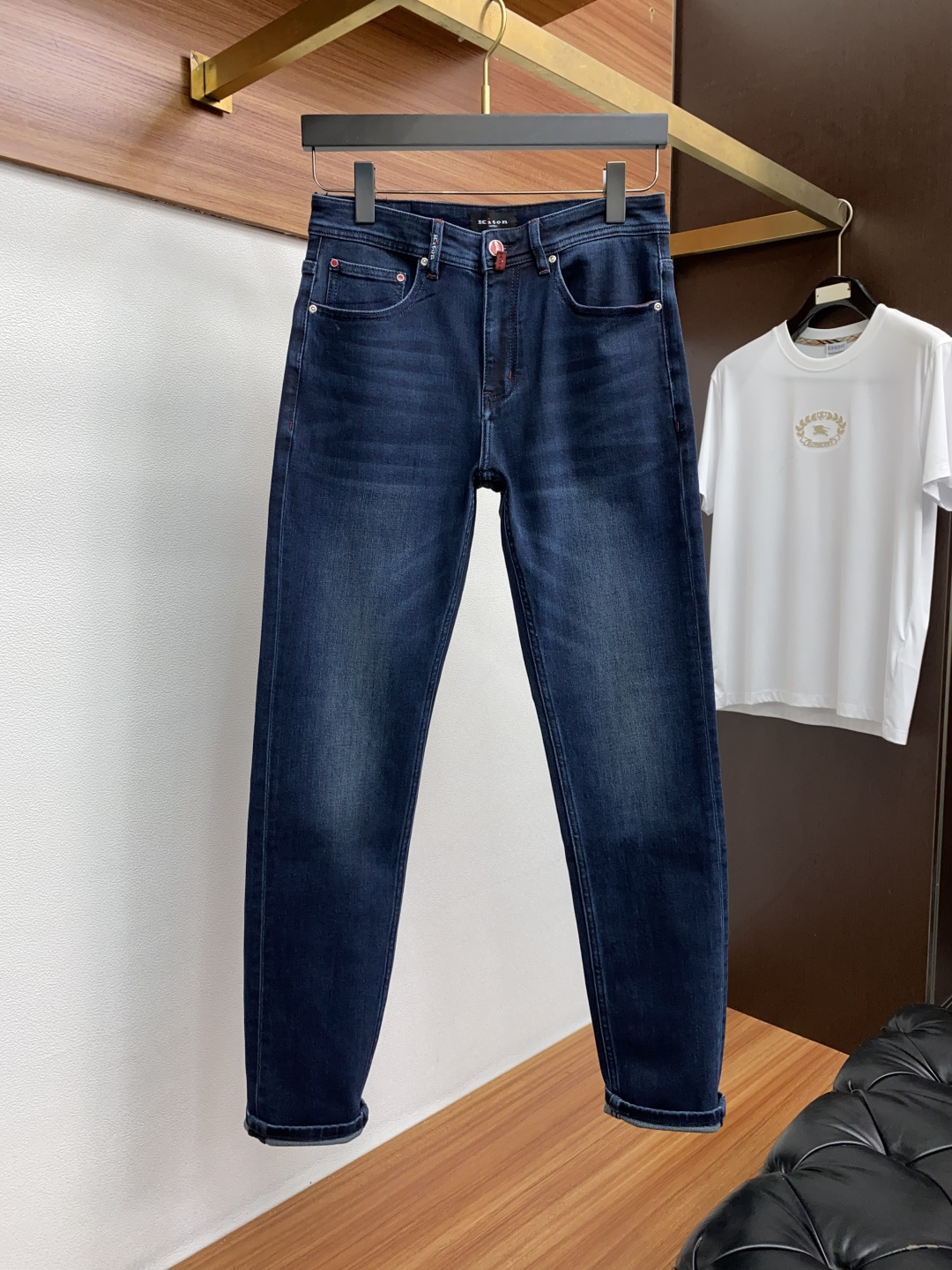 kiton 25ss秋冬 新款 男士小直筒原单 牛仔裤 秋冬新款超柔软，弹力面料，复杂的手工艺叠加，任何