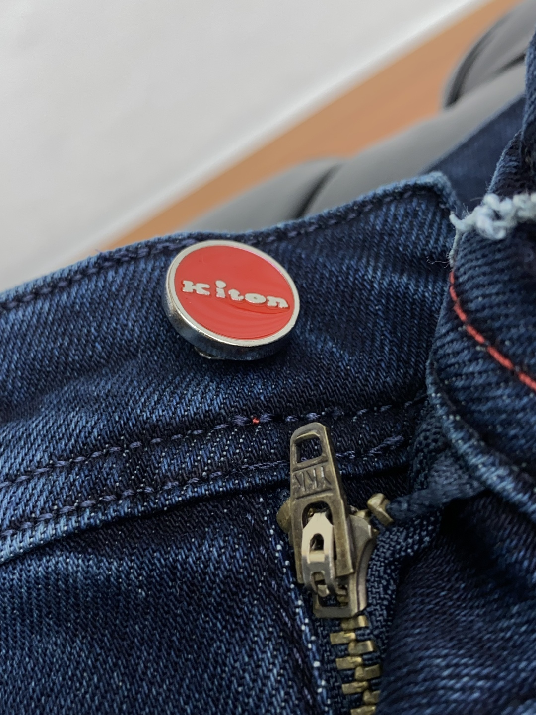 kiton 25ss秋冬 新款 男士小直筒原单 牛仔裤 秋冬新款超柔软，弹力面料，复杂的手工艺叠加，任何