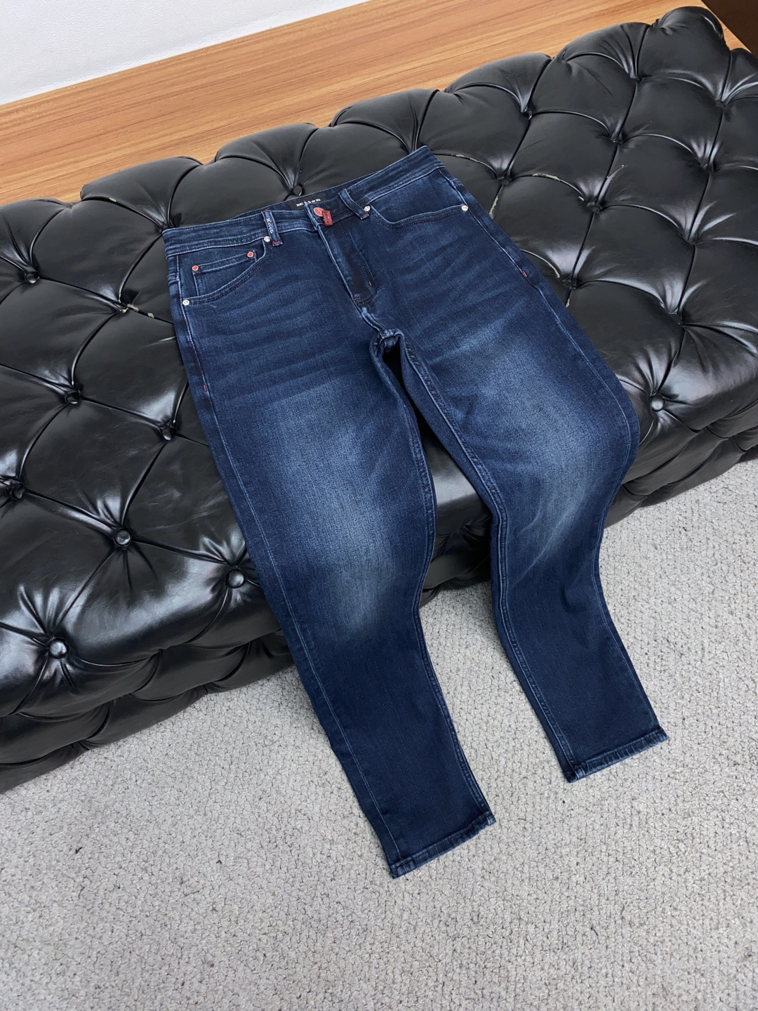 kiton 25ss秋冬 新款 男士小直筒原单 牛仔裤 秋冬新款超柔软，弹力面料，复杂的手工艺叠加，任何