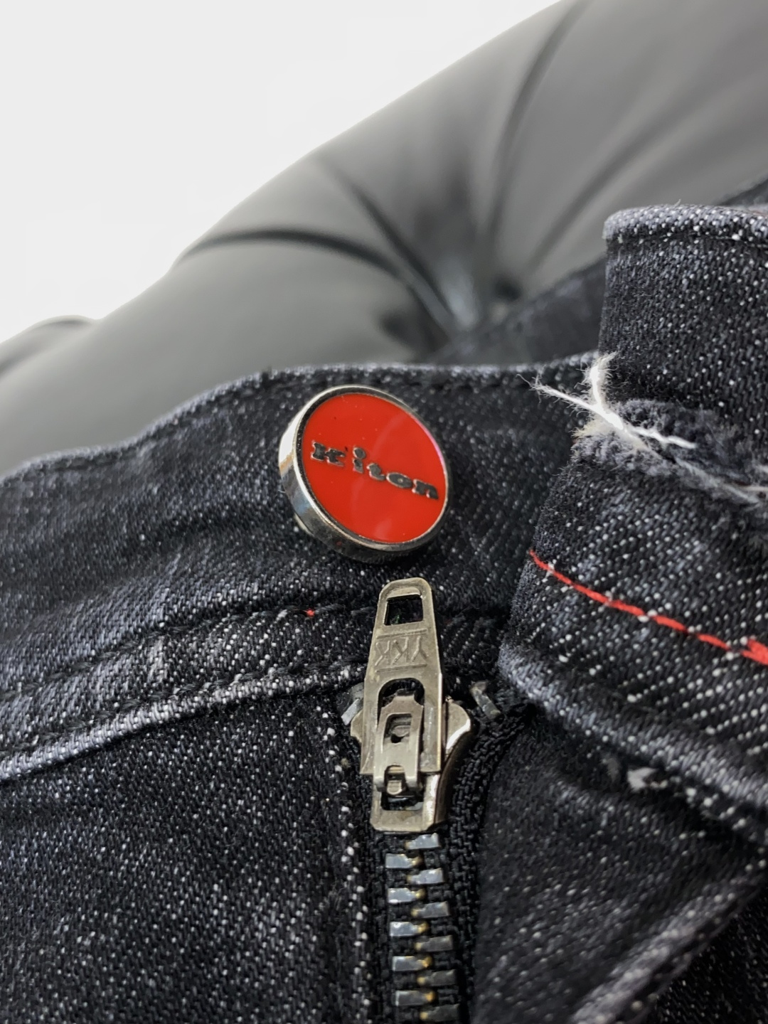 kiton 25ss秋冬 新款 男士小直筒原单 牛仔裤 秋冬新款超柔软，弹力面料，复杂的手工艺叠加，任何