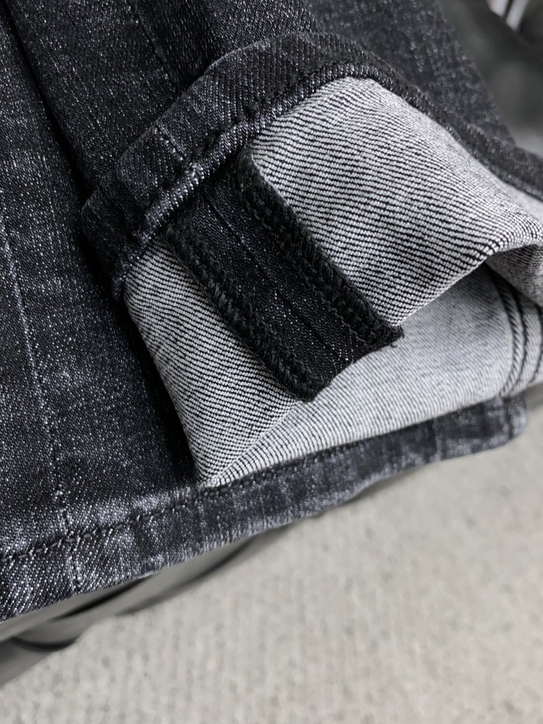 kiton 25ss秋冬 新款 男士小直筒原单 牛仔裤 秋冬新款超柔软，弹力面料，复杂的手工艺叠加，任何