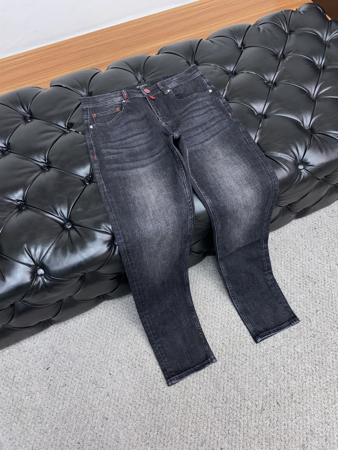 kiton 25ss秋冬 新款 男士小直筒原单 牛仔裤 秋冬新款超柔软，弹力面料，复杂的手工艺叠加，任何