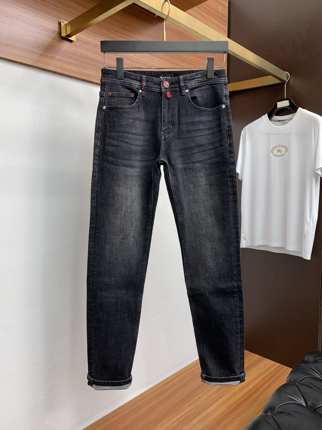 kiton 25ss秋冬 新款 男士小直筒原单 牛仔裤 秋冬新款超柔软，弹力面料，复杂的手工艺叠加，任何