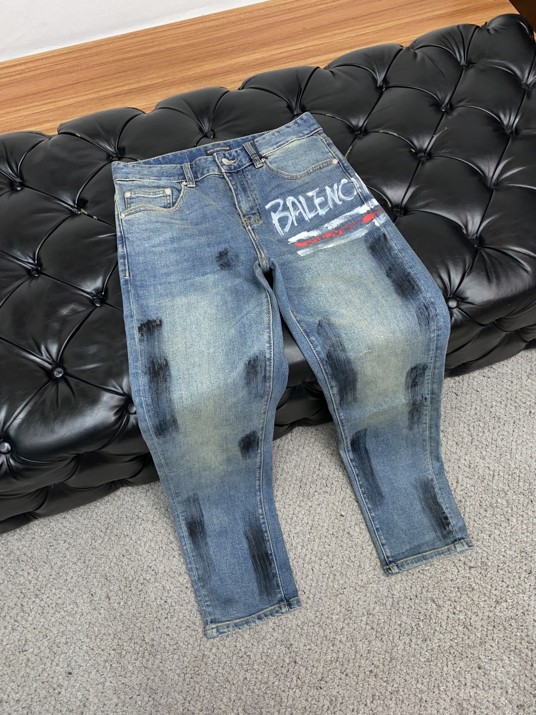 巴黎世家 25新款 市场独家订制进口丹宁牛仔面料 稀缺面料 超级舒服 工艺复杂四季款牛仔裤 针织牛从做旧