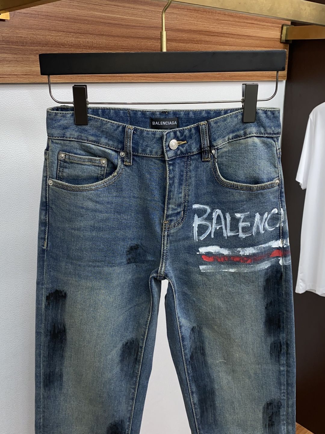 巴黎世家 25新款 市场独家订制进口丹宁牛仔面料 稀缺面料 超级舒服 工艺复杂四季款牛仔裤 针织牛从做旧