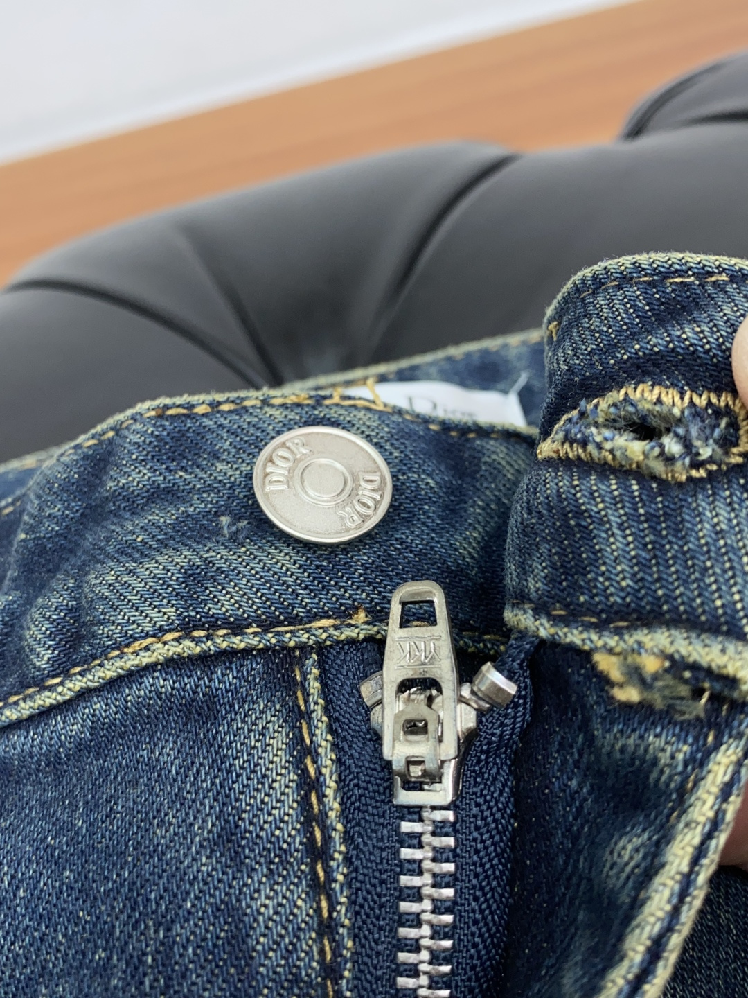 迪奥 25新款 市场独家订制进口丹宁牛仔面料 稀缺面料 超级舒服 工艺复杂四季款牛仔裤 针织牛从做旧 独