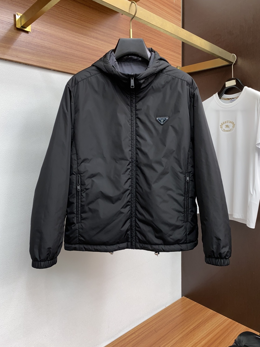 普拉达 25ss最新品 经典夹克外套，设计帅气有型！百搭必备单品，时尚潮牌， 轻松营造酷帅氛围感 ，高级