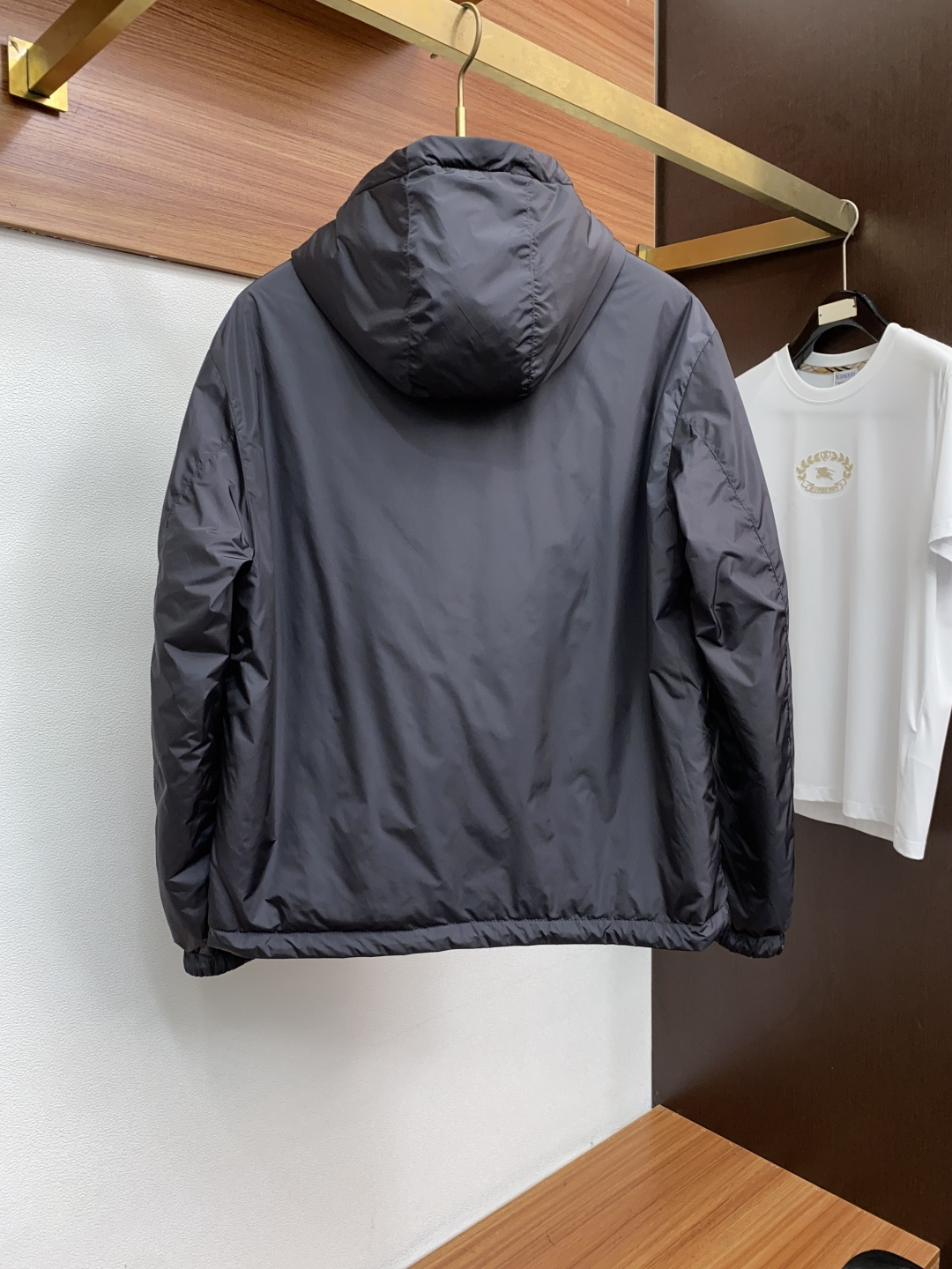 普拉达 25ss最新品 经典夹克外套，设计帅气有型！百搭必备单品，时尚潮牌， 轻松营造酷帅氛围感 ，高级