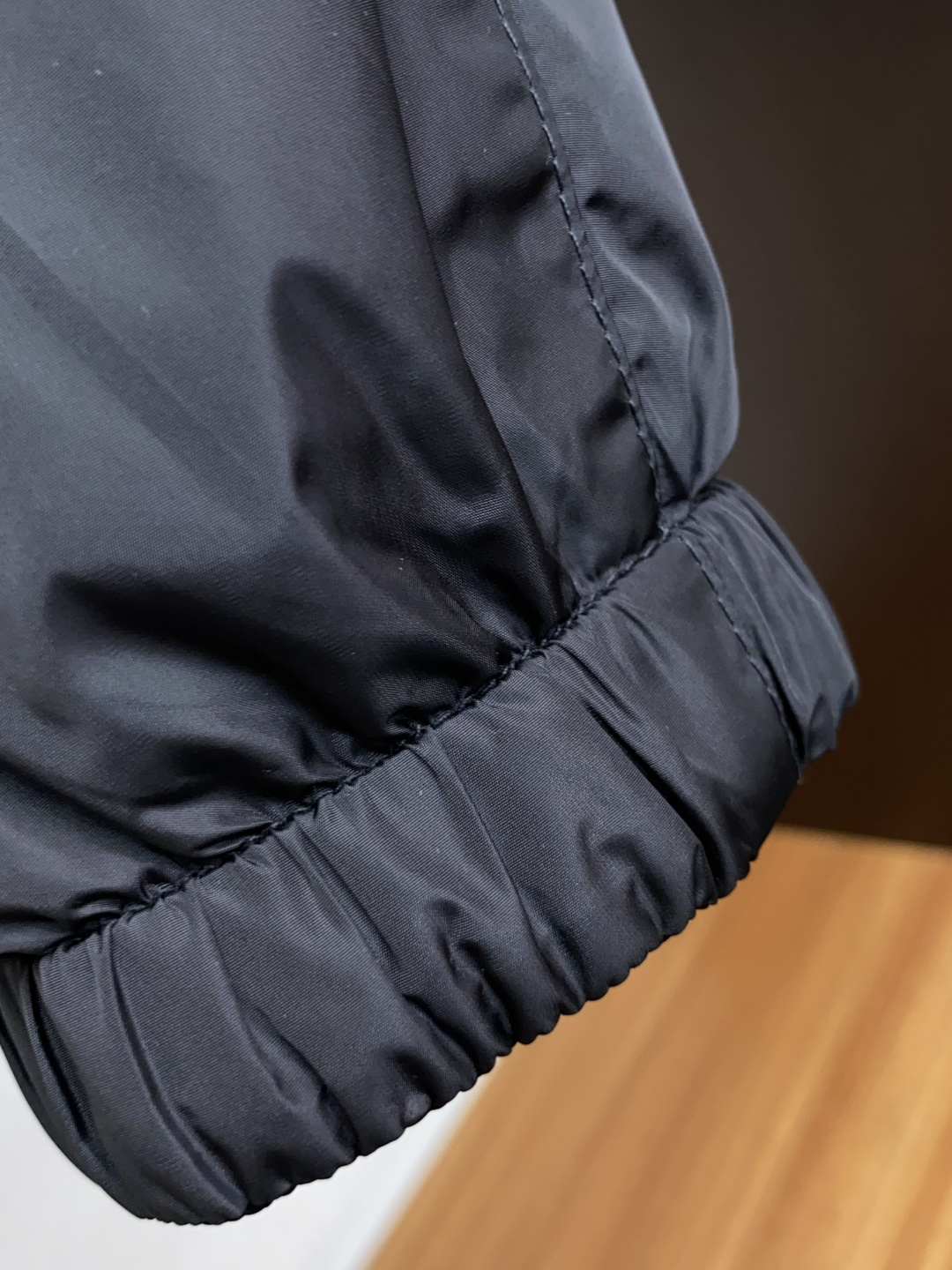 普拉达 25ss最新品 经典夹克外套，设计帅气有型！百搭必备单品，时尚潮牌， 轻松营造酷帅氛围感 ，高级