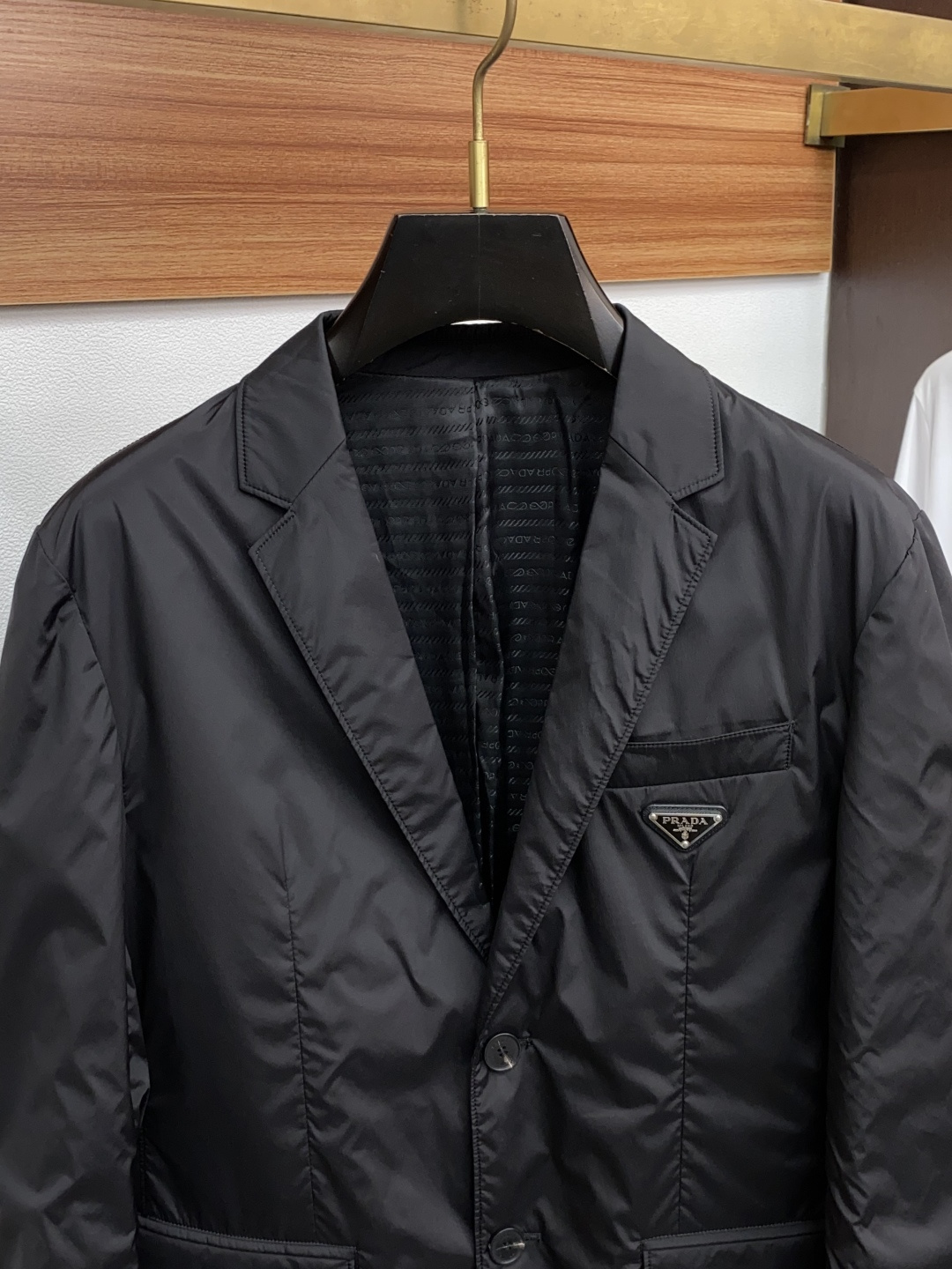 普拉达 25ss最新品 经典西装夹克外套，设计帅气有型！百搭必备单品，时尚潮牌， 轻松营造酷帅氛围感 ，