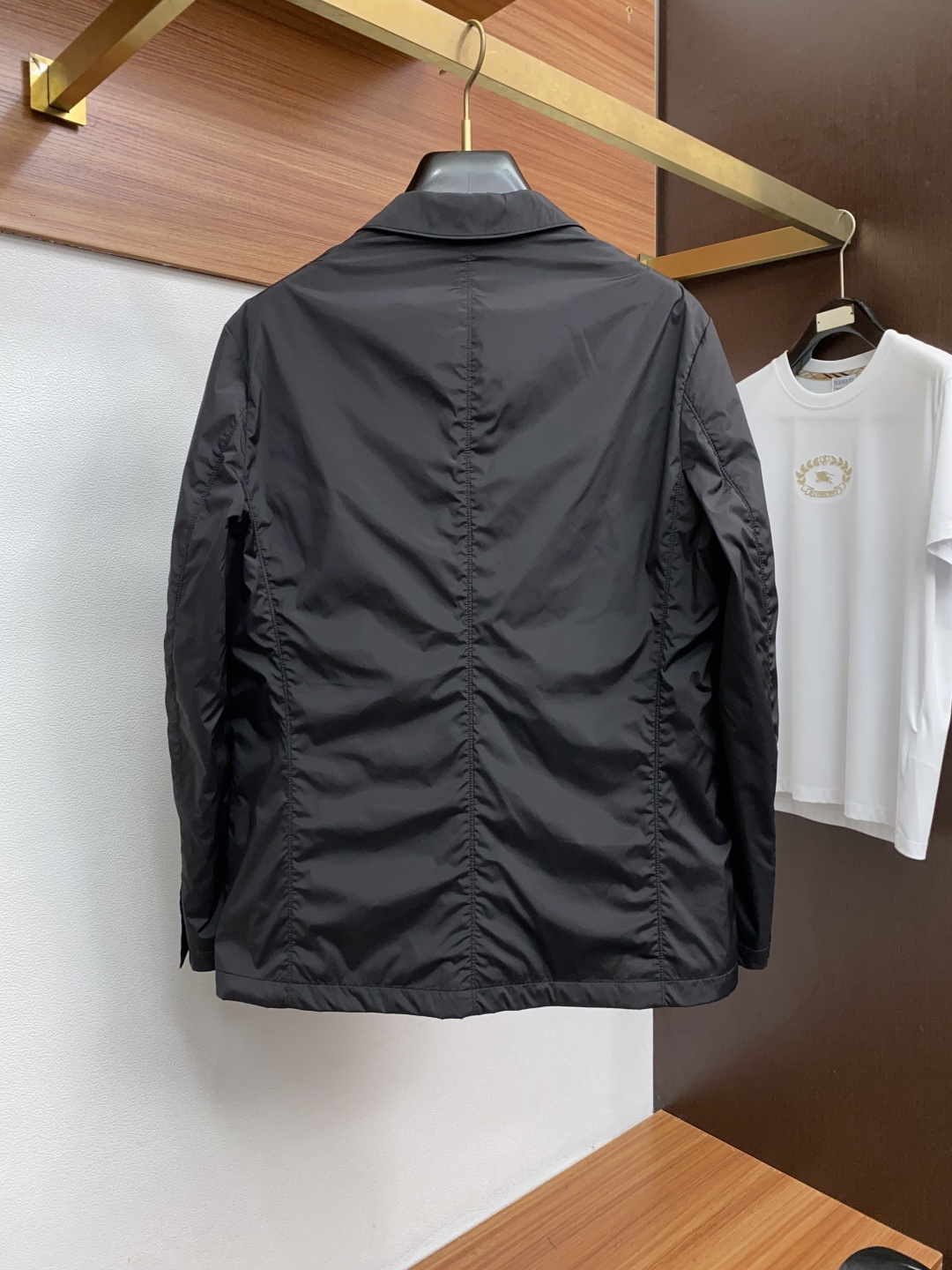 普拉达 25ss最新品 经典西装夹克外套，设计帅气有型！百搭必备单品，时尚潮牌， 轻松营造酷帅氛围感 ，