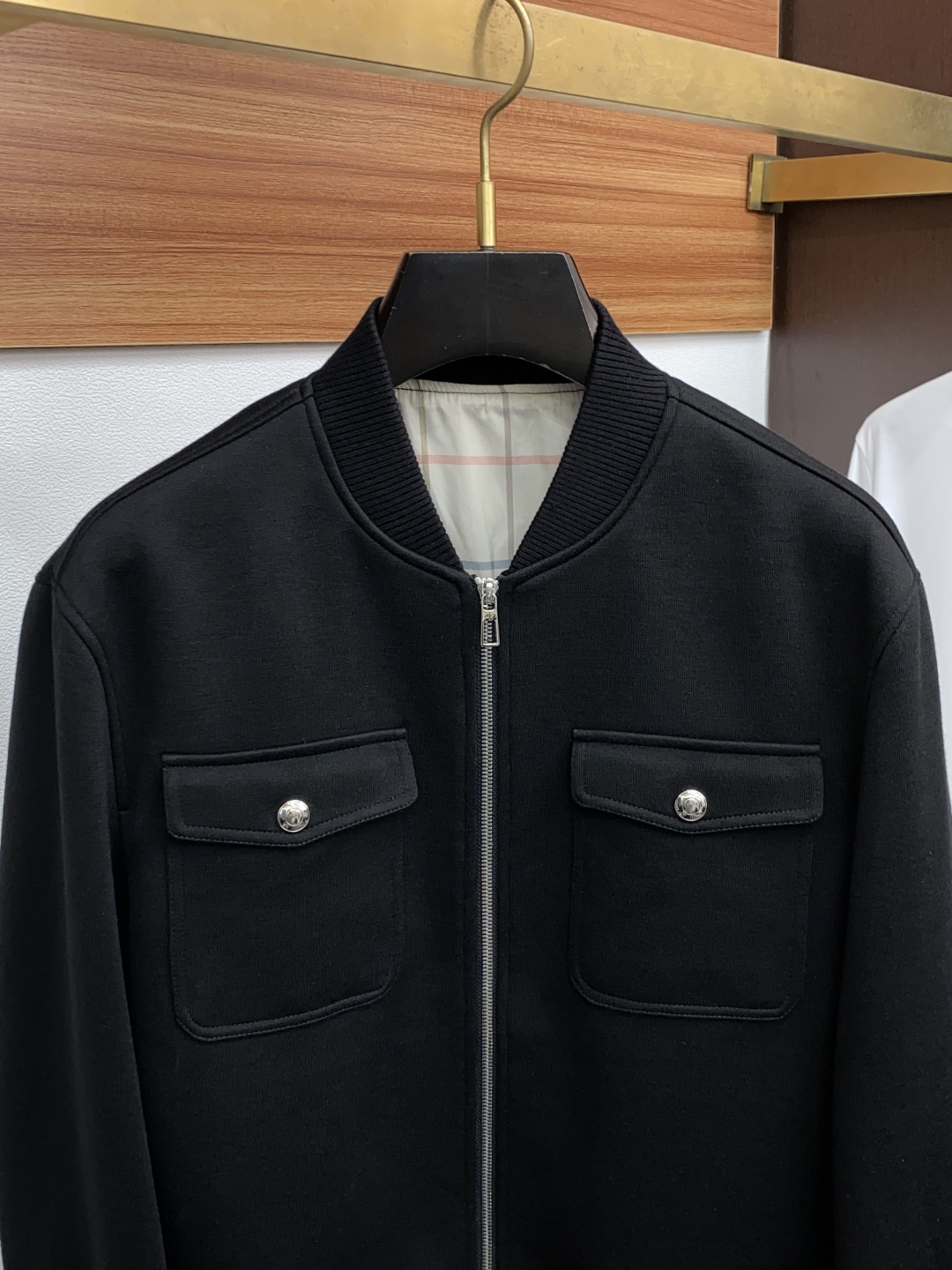 lP🆕 诺悠翩雅 25ss最新品 经典夹克外套，设计帅气有型！百搭必备单品，时尚潮牌， 轻松营造酷帅氛围